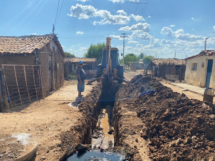 Para pavimentar 100% do bairro Jardim Brasília, Prefeitura de Sousa inicia saneamento das últimas 5 ruas
